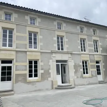 Structure extérieure ancienne restaurée par BMH Rénovation
